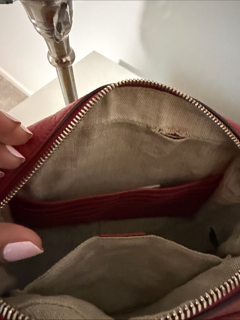 Gucci Beige GG Canvas Crossbody with Red Leather Trim and Strap - Picture 2 of 2